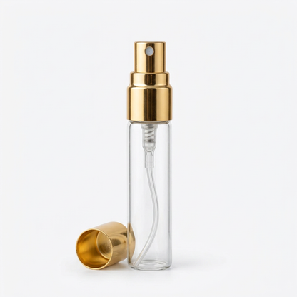 5 ml tester şişesi, sprey başlığı ve çıkarılmış altın renkli kapağı